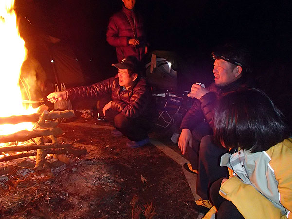 キャンプファイアー